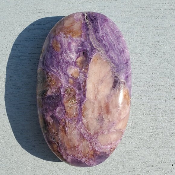 Charoite Oval Palm Stone from Syberia (F1) - Picture 1 of 4